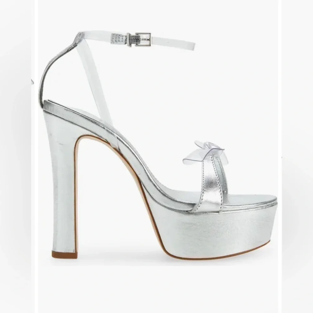 Schutz Elyda Platform Sandal - Prata / transparent - size 6.5